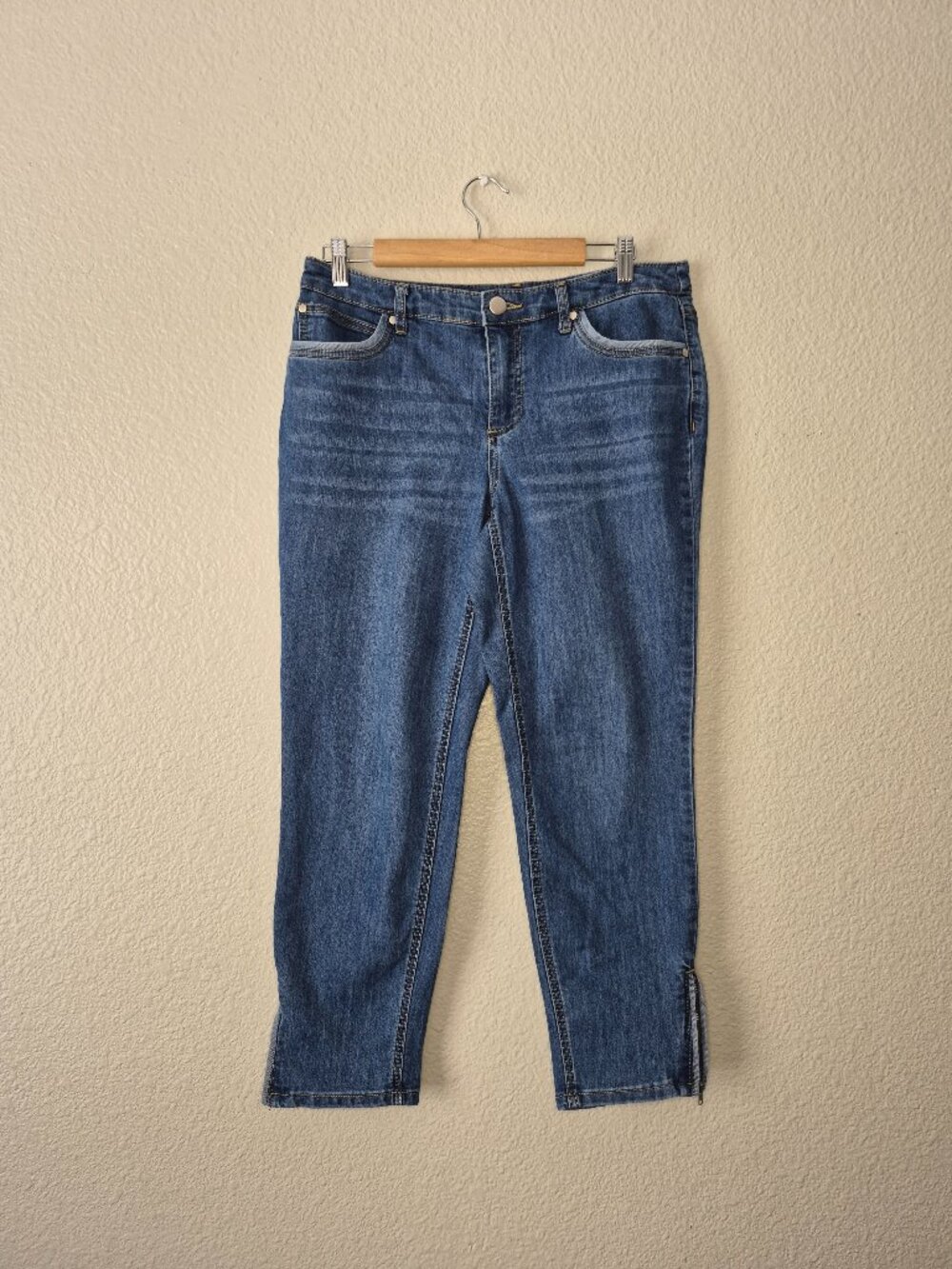 NWOT Christopher And Banks Women's Ankle Light Wash Jeans W/ Zips On Ankles 10